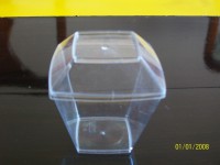 COPO QUADRADO DE ACRÍLICO 180 ml C/ TAMPA PCT C/ 10 UND.
